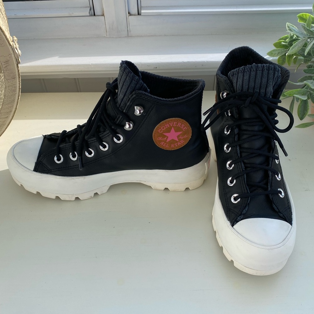 Black and white gore-tex leather converse with platform. Size 7.5 lugged sneaker